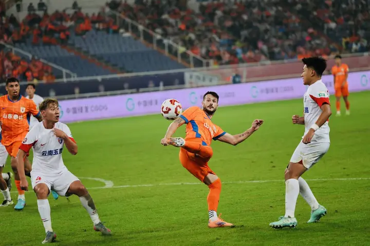 鲁媒：泰山队明日重新集结，未来三场联赛直接影响排名及争冠