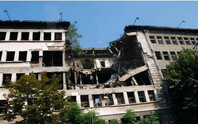 壹号娱乐官网-1999年那笔血债，十年后终于有人去收了？美国特工横死街头，FBI连夜封锁现场