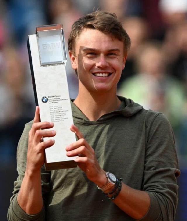 张奔斗：昨晚的四场决赛 今早的一圈巡礼