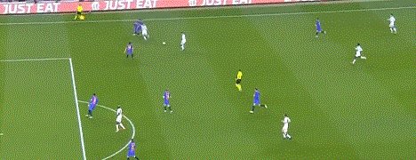 壹号娱乐APP-【欧联】费兰进点球却连失良机 巴萨主场平那不勒斯