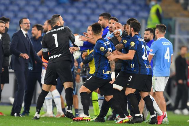 1634427834969036446.jpg 一号娱乐-小因扎吉22年奉献得旧主礼遇 赢蓝黑认可还看成绩