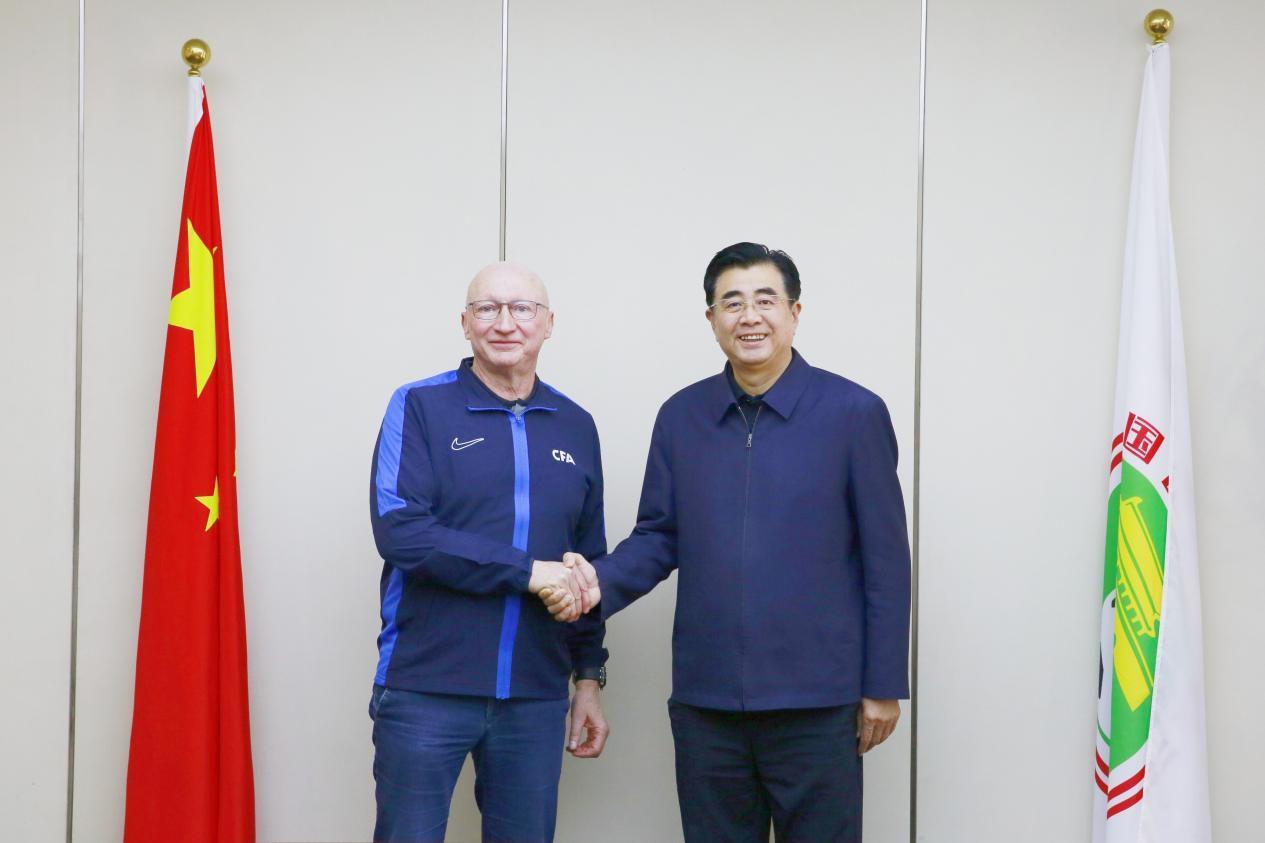 官方：克瑞斯-范普维尔德再次出任中国足球协会技术总监