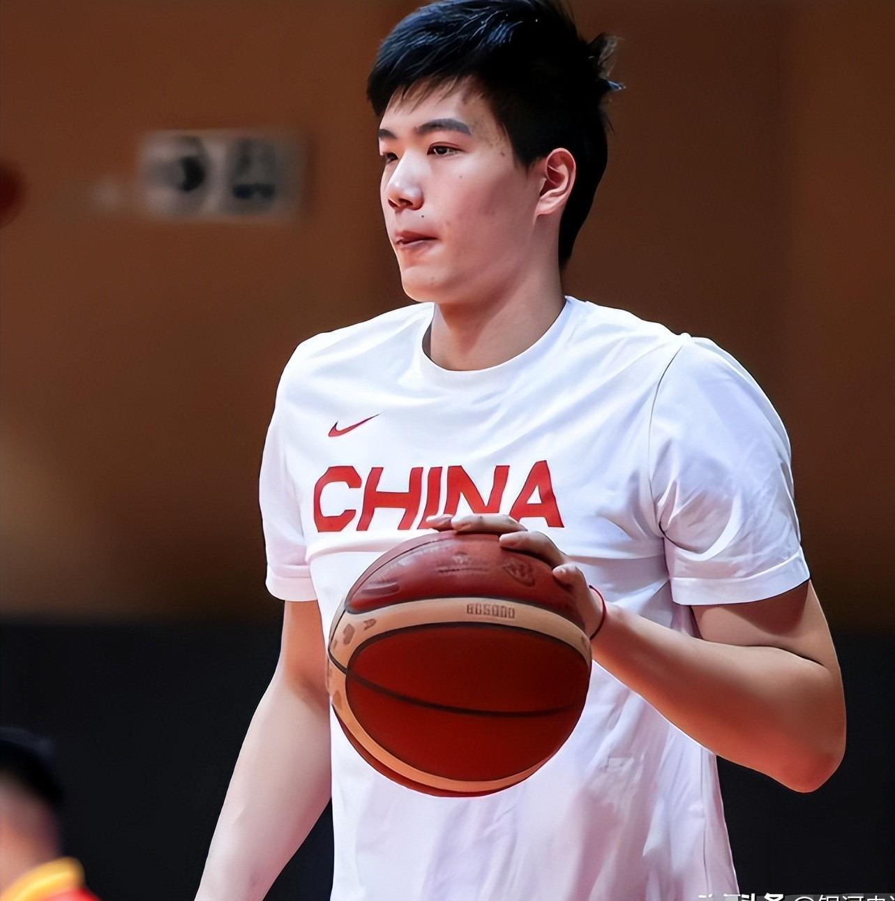 壹号娱乐APP-中国男篮逆转夜最差劲之人：失误被换下 仅出场30秒