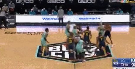 1613893783419065746.gif 一号娱乐-比赛乏味?格林来再破下限!科尔血压拉满爆射皮球