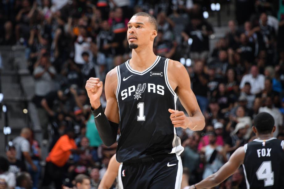 壹号娱乐下载-文班亚马28+10马刺大胜雷霆 NBA西决将进行抢七大战