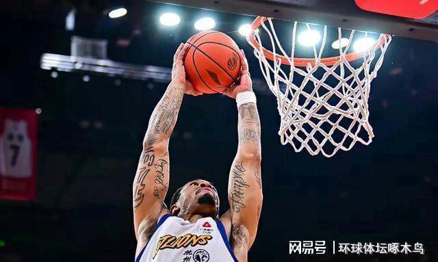 壹号娱乐-古德温28分 上海客场110-77狂胜广厦夺冠军点 布朗29分