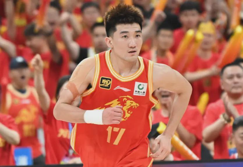 壹号娱乐-时隔118场再首发,上海球迷却连说“谢谢”!抗韩英雄3场数据扎眼