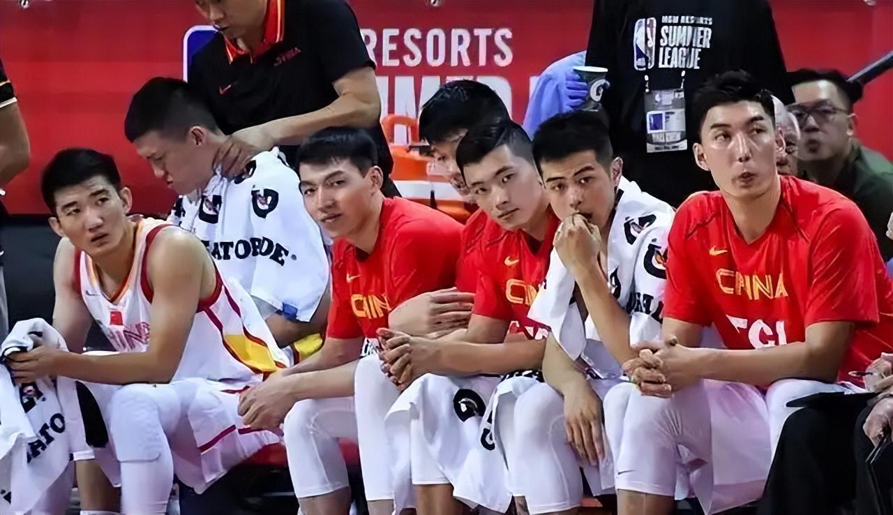壹号娱乐-时隔118场再首发,上海球迷却连说“谢谢”!抗韩英雄3场数据扎眼